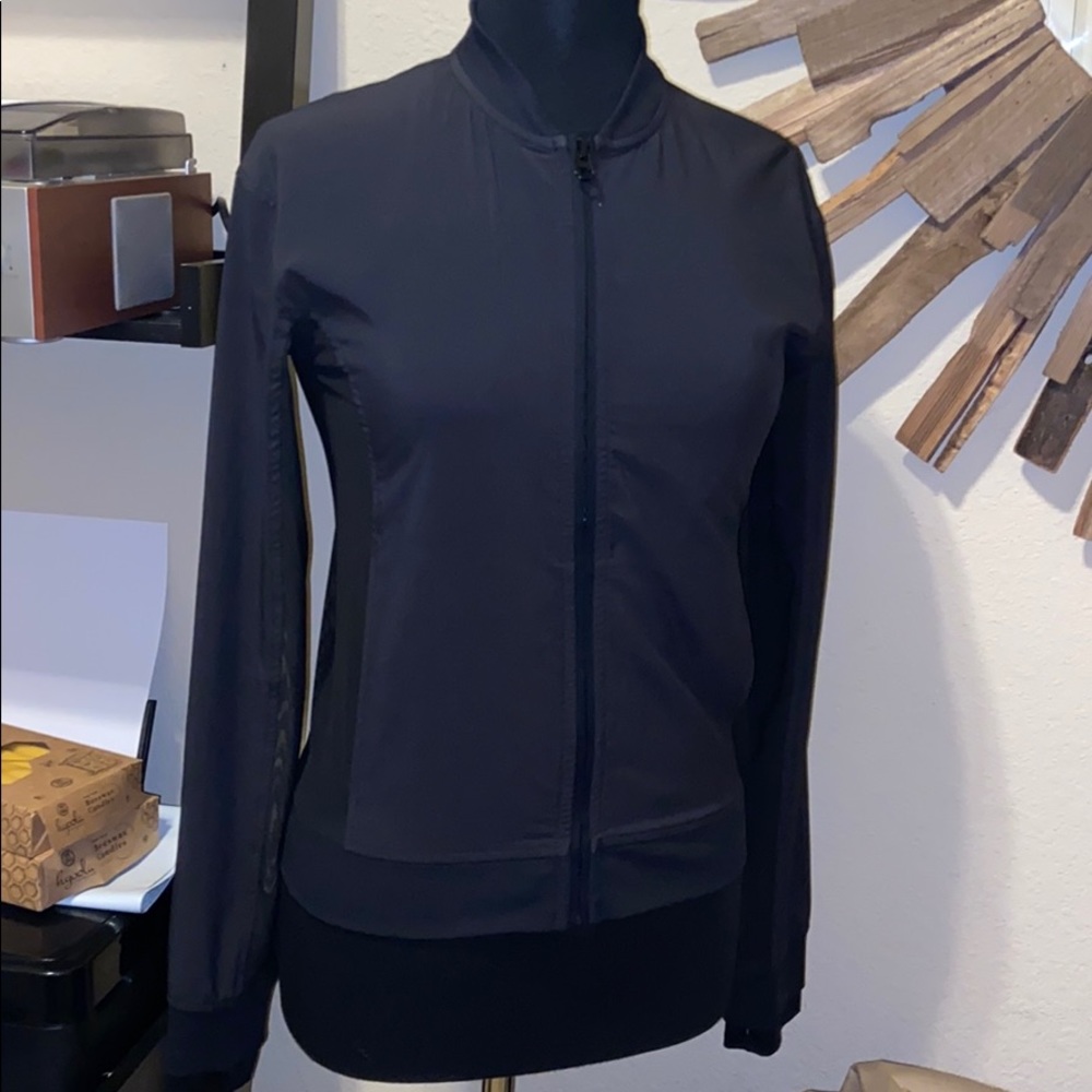 🍋Lululemon jacket size 4